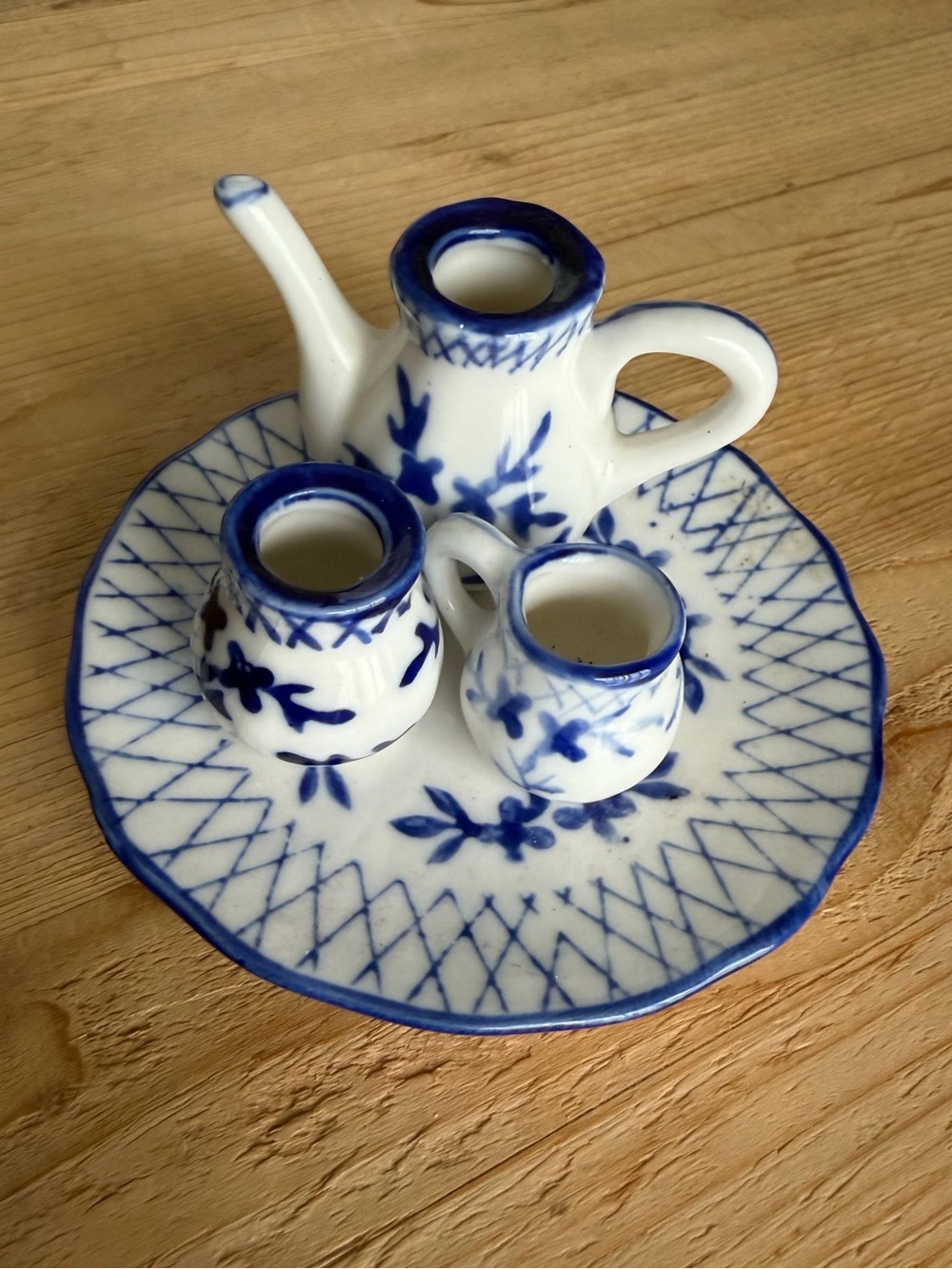 Mini Small Porcelain Tea Set - Picture 4 of 9